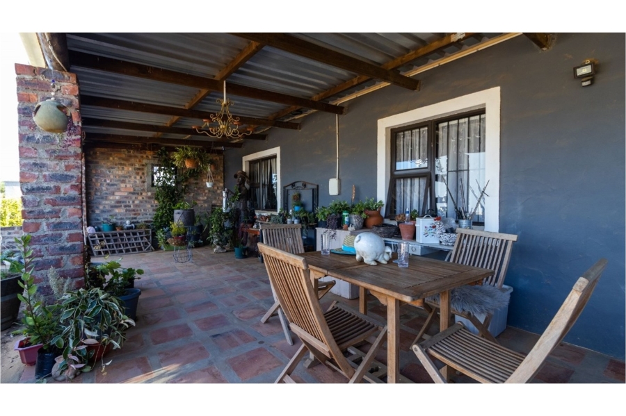 4 Bedroom Property for Sale in Hooikraal Western Cape